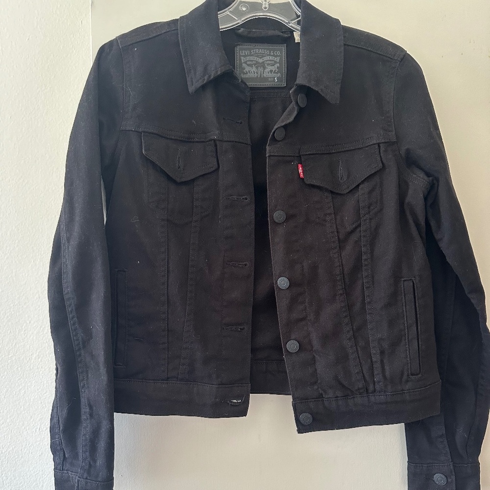 LEVI’S Black Denim Cropped Trucker Jacket Size S
